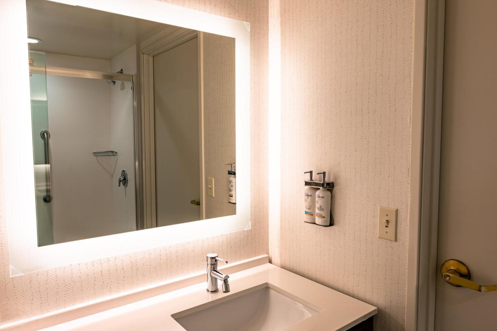 Holiday Inn Oakland Airport By Ihg Exterior photo