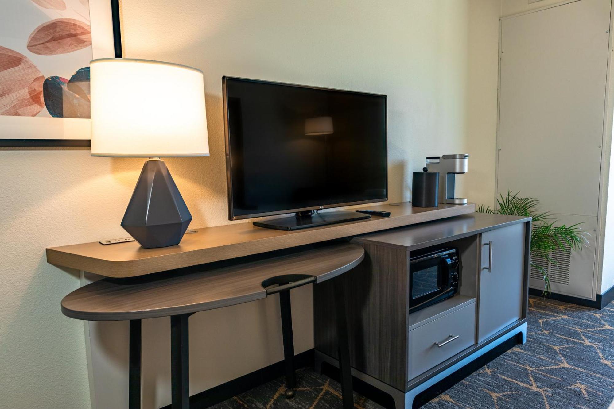 Holiday Inn Oakland Airport By Ihg Exterior photo