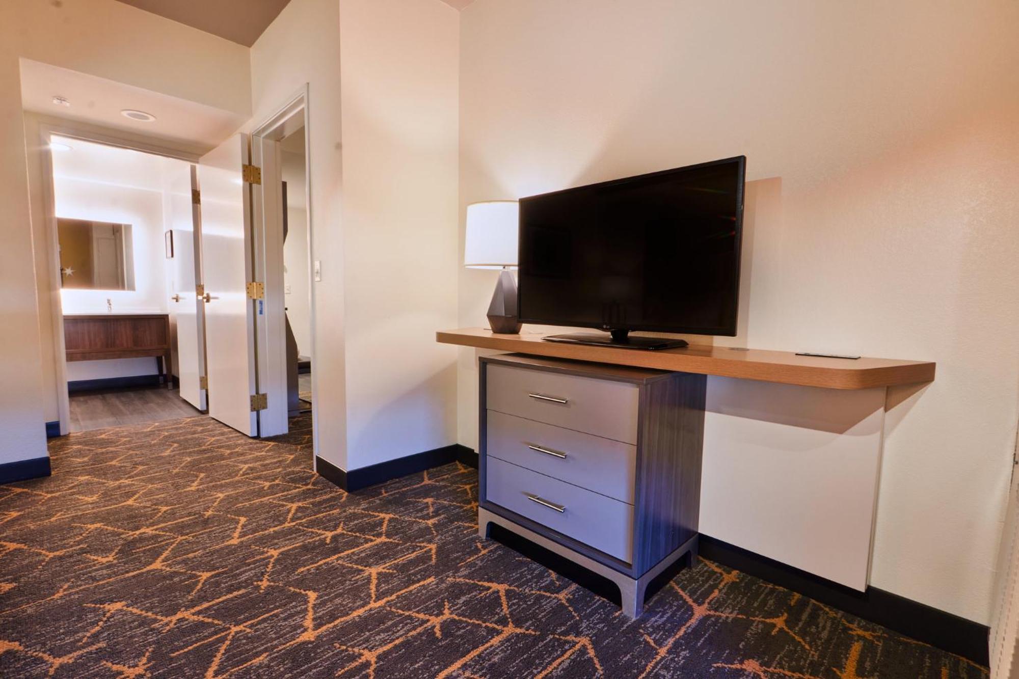 Holiday Inn Oakland Airport By Ihg Exterior photo